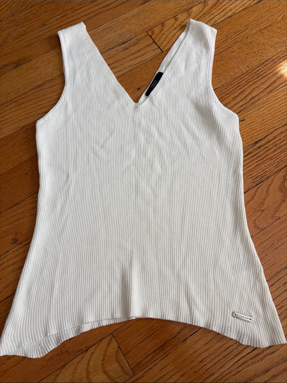 Tahari White Ribbed V-Neck Tank Top